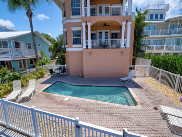 Bradenton Vacation Condo Two Bedroom Walk to Beach